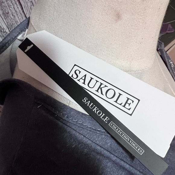 SAUKOLE | SLEEVELESS V NECK "SMOOTH AS TENNESSEE WHISKEY" TOP - Picture 4 of 9